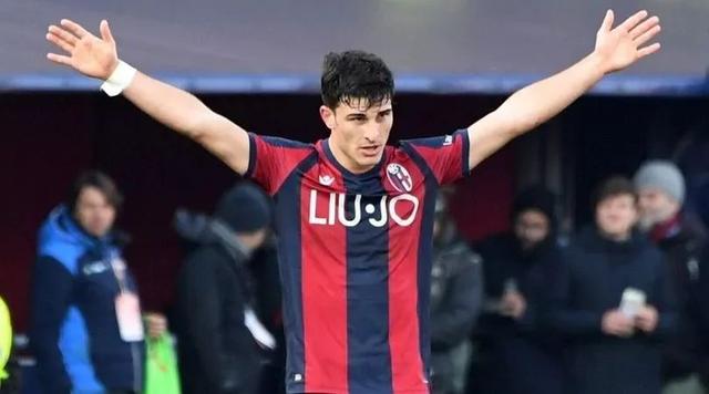 开启中国行！爱德华兹抵达上海 在酒店为球迷热情签名