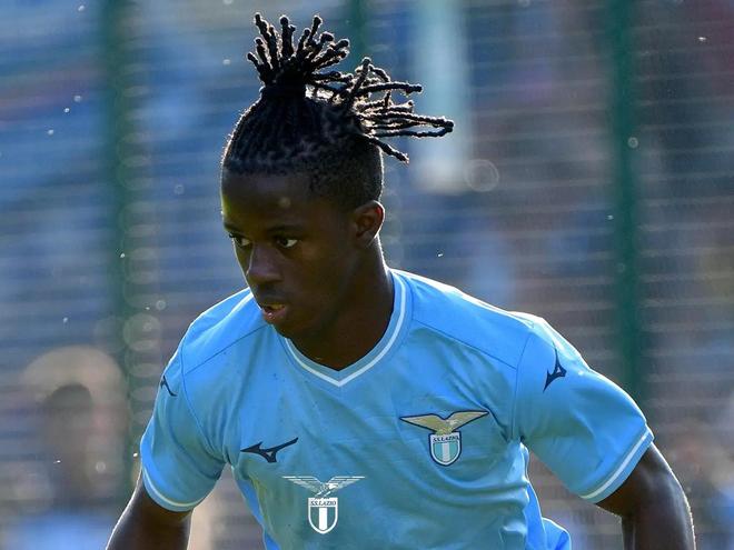 弗顿在传球 弗顿在传球