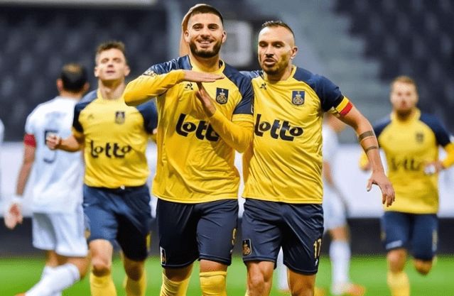 用内线持球 用内线持球